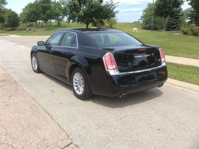 2012 Chrysler 300 4dr Sedan
